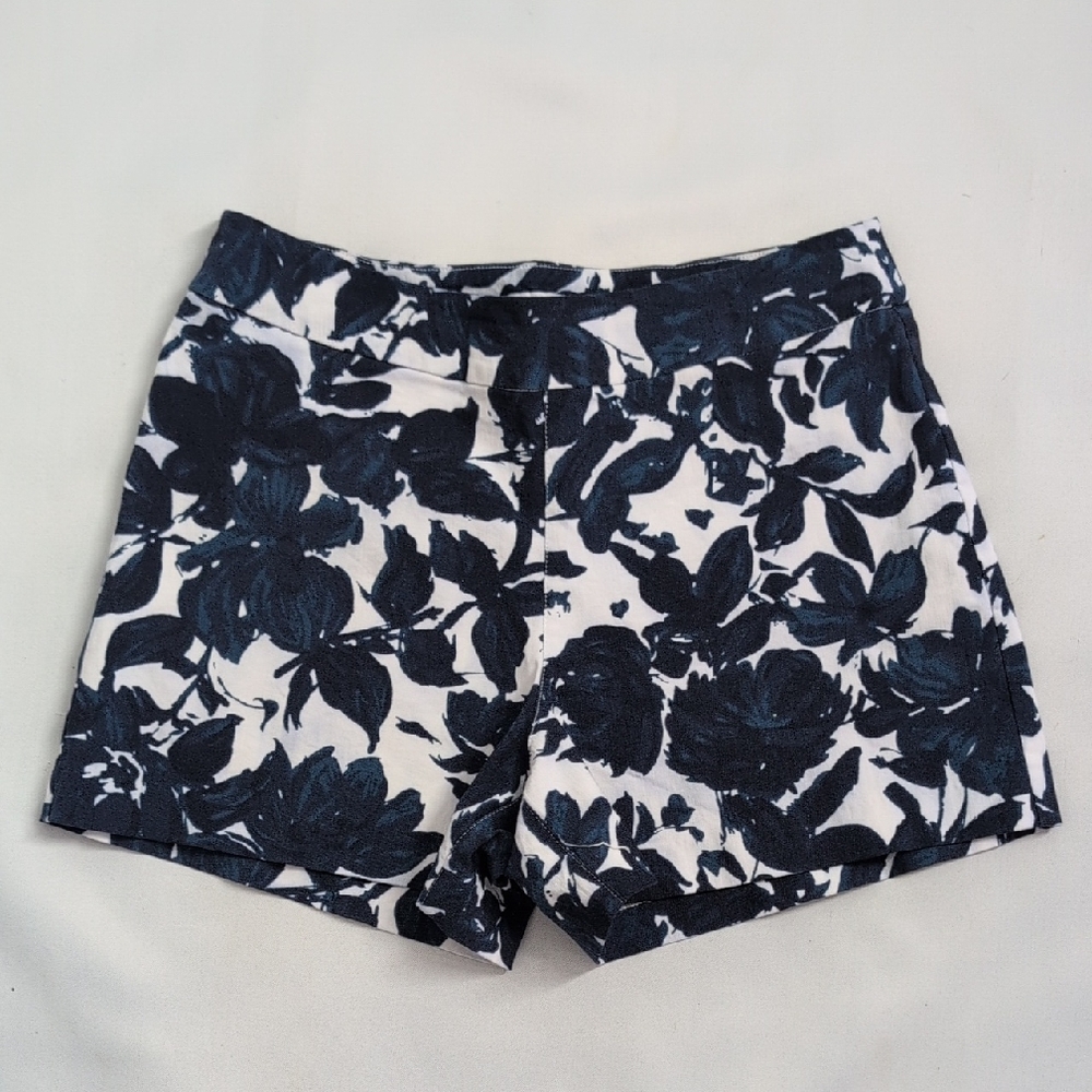 NWOT Margaret M Navy Floral High Waist Slimming Shorts